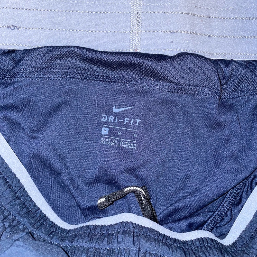 NIKE RUNNING SHORTS - Picture 3 of 3